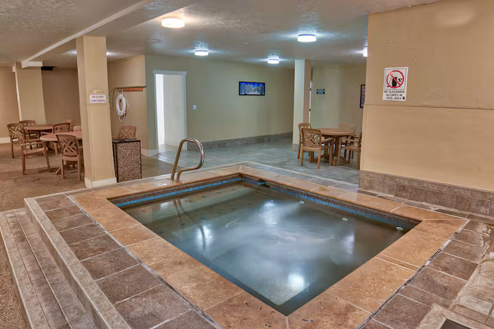 Shared hot tub at Longbranch